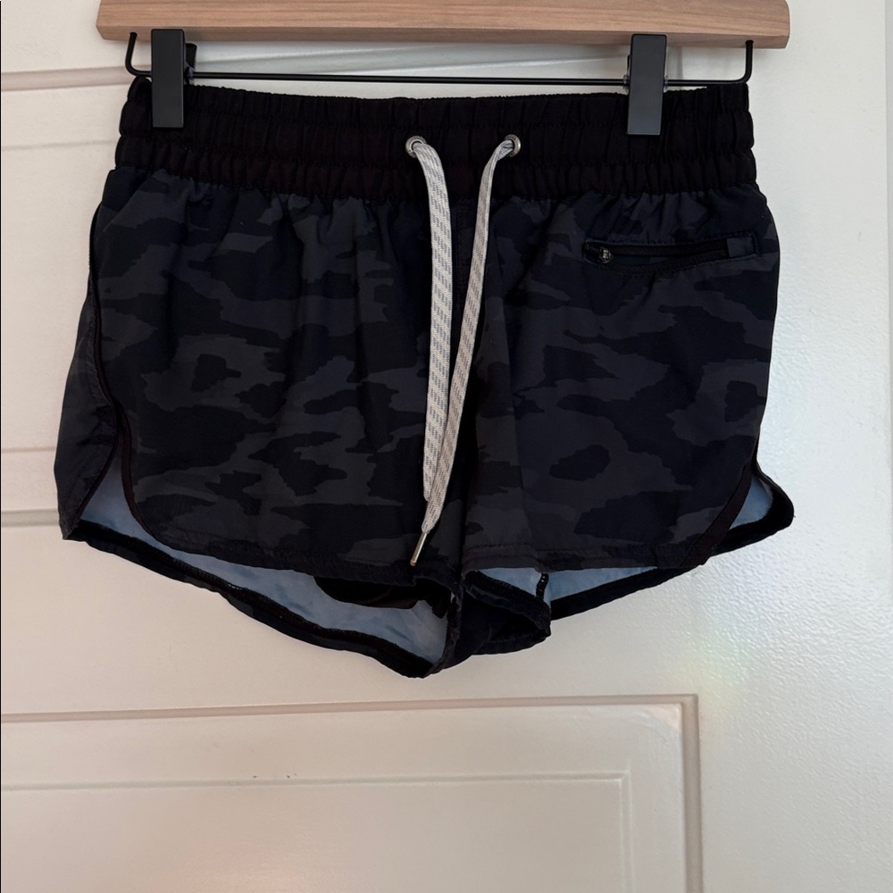 Vuori Dark Camouflage Shorts
